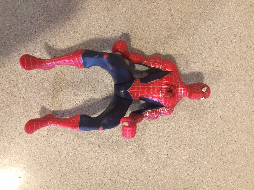 Bonecos homem aranha