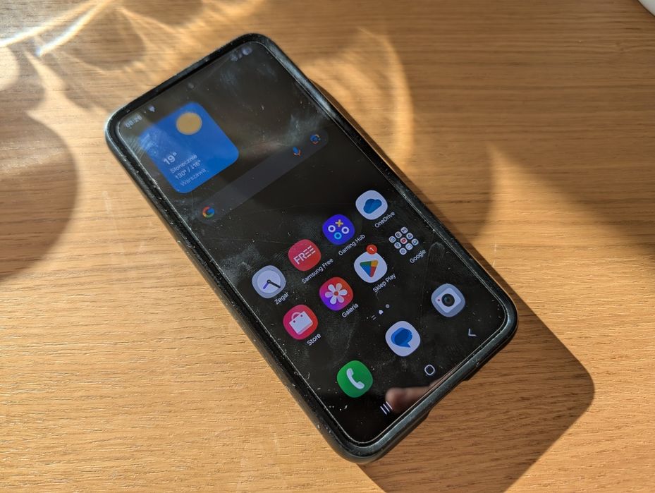 Samsung Galaxy S22 256GB + etui Spigen