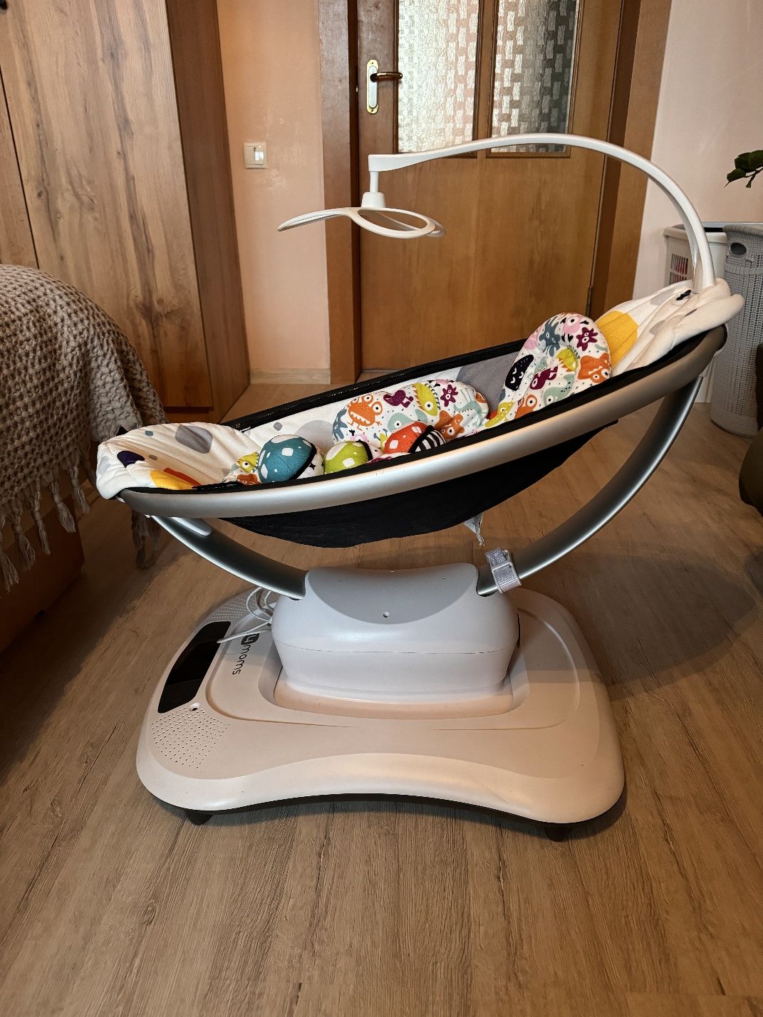 Заколисуючий центр 4MOMS MAMAROO 3.0