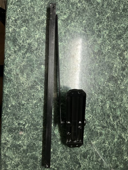 Дотягувач дверний верхній