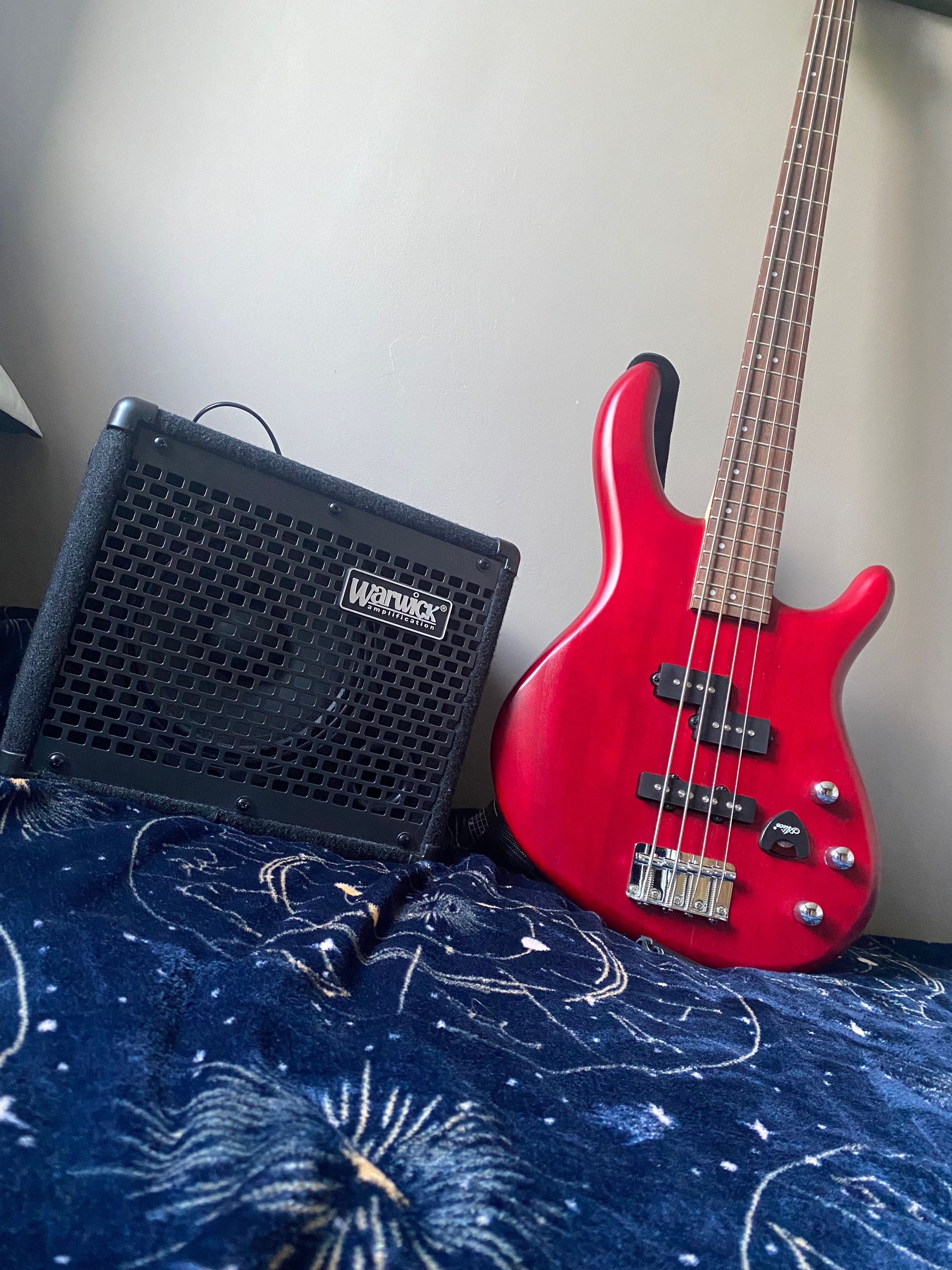 Gitara basowa Cort Action Bass PJ+wzmacniacz Warwick BC10+akcesoria