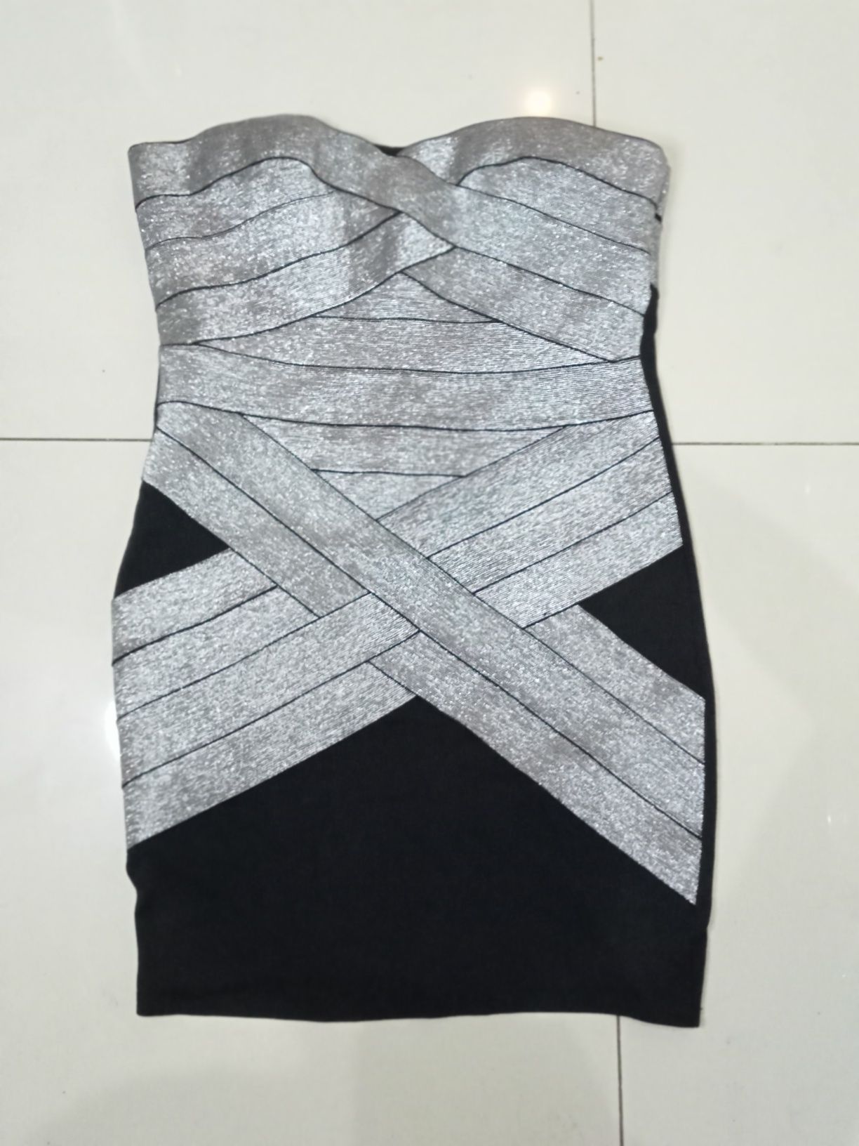 Bandazowa Sukienka vintage Gina Tricot XL efektowna krótka srebrna