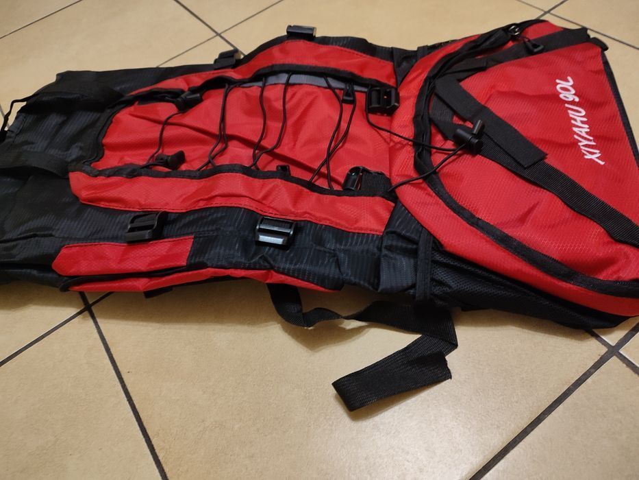 Nowy czerwony plecak turystyczny 90 L pojemny