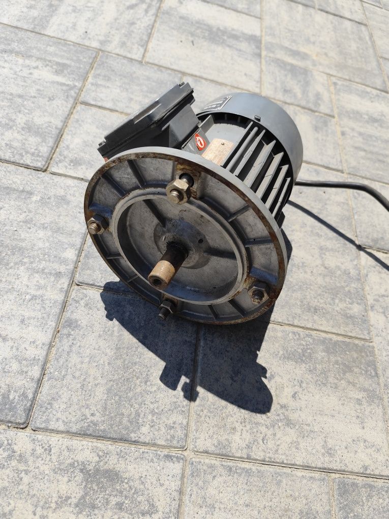 Silnik elektryczny 0,7 kW 3x380V