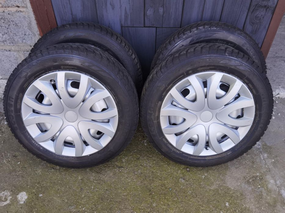 Opona z felgami + kołpaki