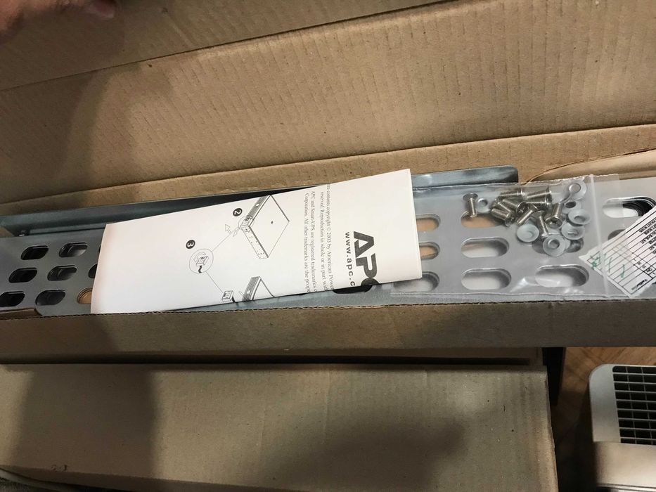 Рейки монтажні, кріплення APC SURTRK