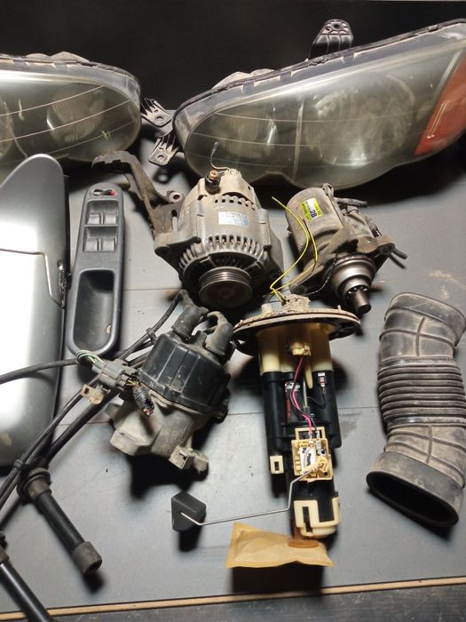 Honda HRV 1.6 alternator  lusterko prawe  pompka paliwa