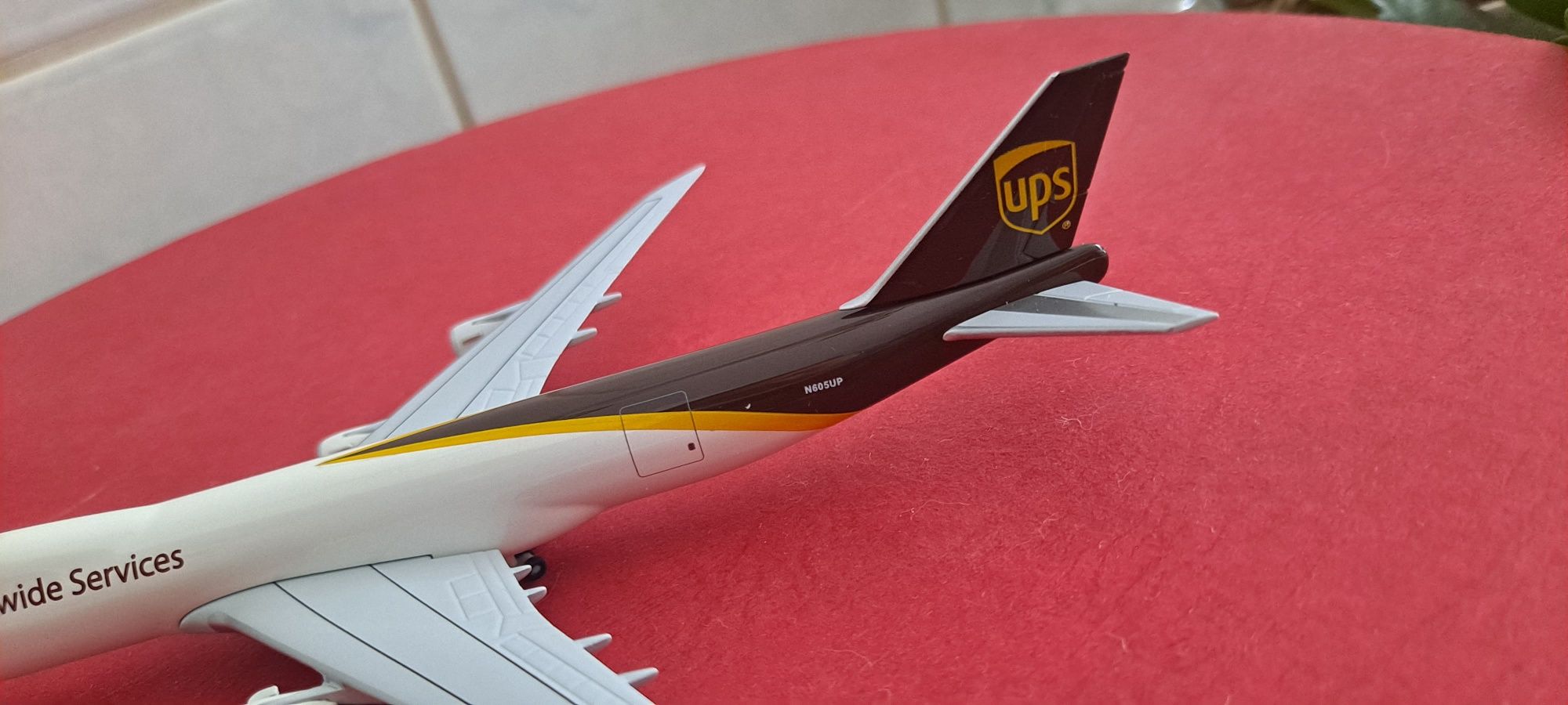 Samolot Boeing 747 - 8F ups 1:500 Herpa
