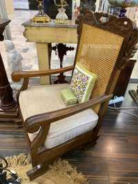 cadeira de baloico impecavel em madeira e palhinha