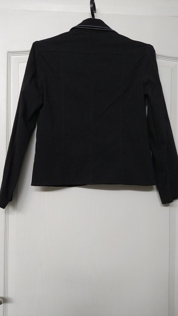 Черный пиджак из стретч материала