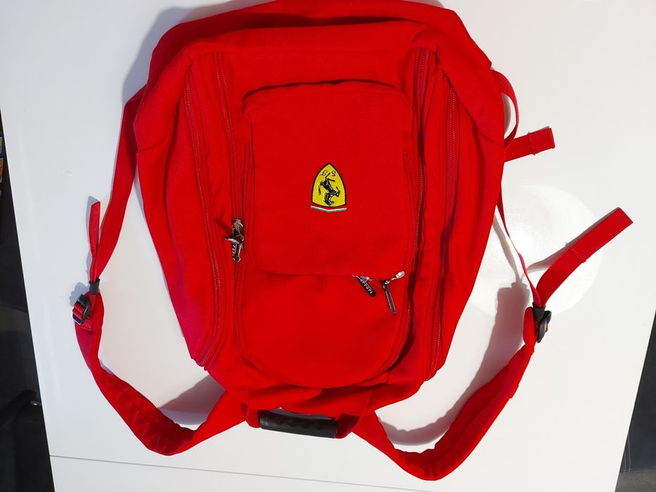 Oryginalny plecak ferrari