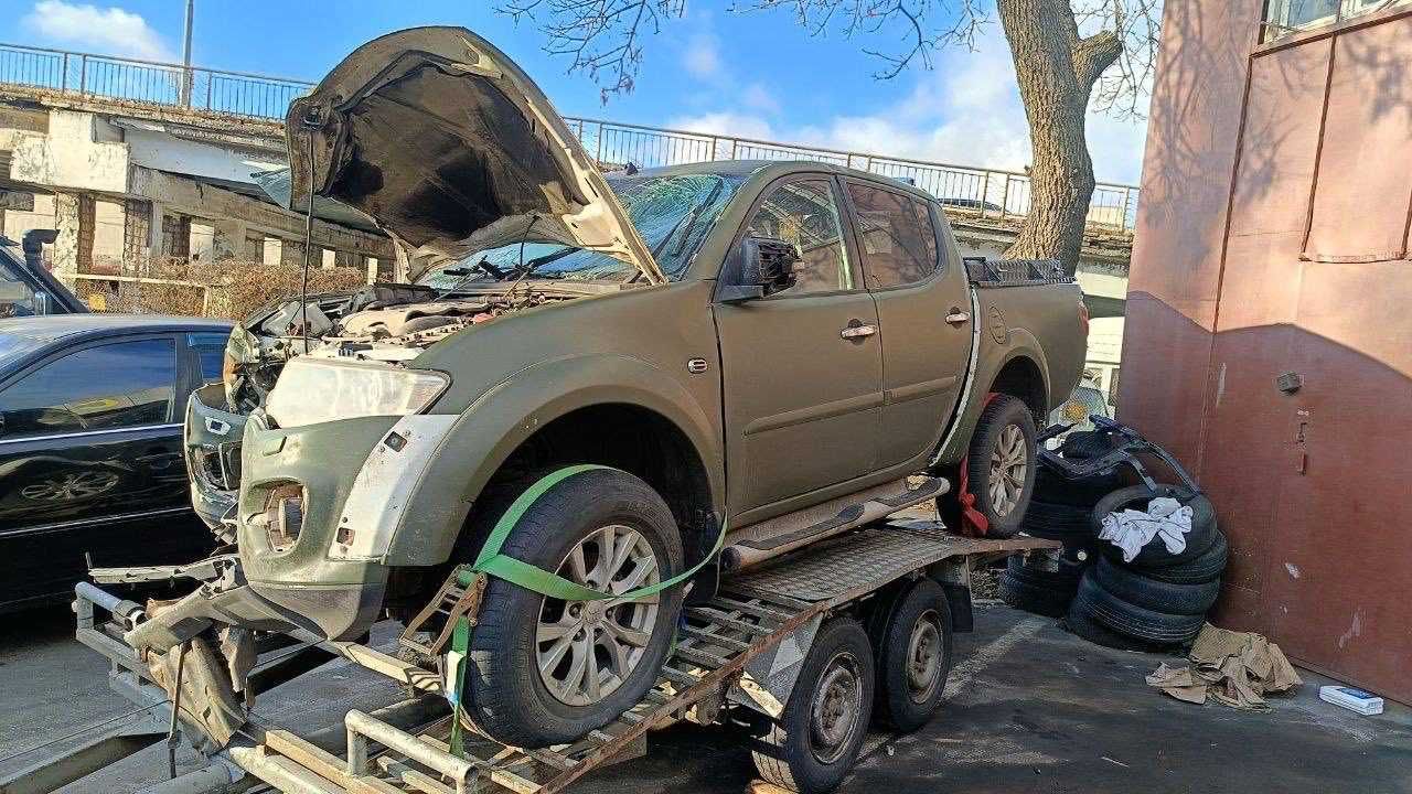 Разборка Mitsubishi L200 2,5 diesel МКПП (дверь,мкпп,двигатель,дверь)