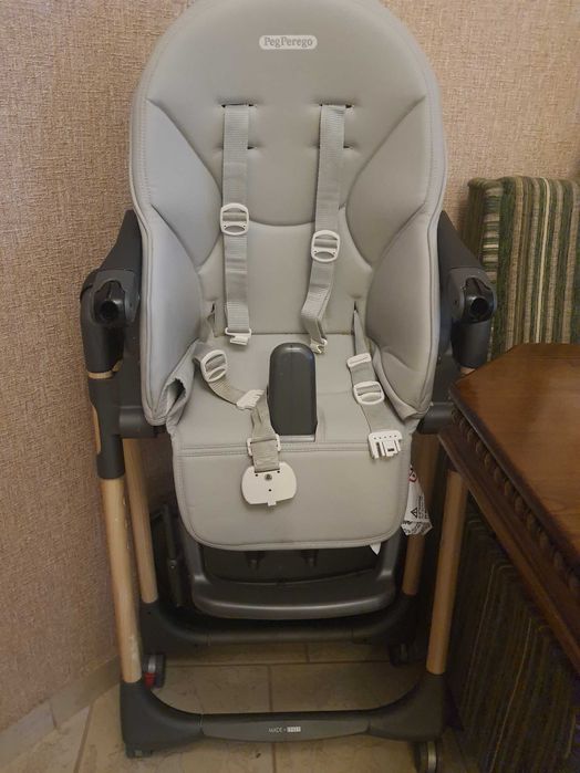 Стільчик для годування італійської фірми Peg Perego