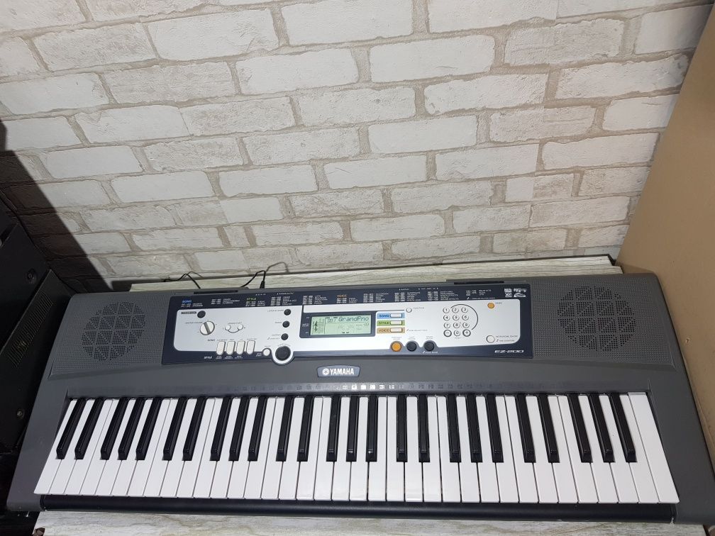 Синтезатор  Yamaha YPT-230/Yamaha EZ-200 б/у з Німеччини