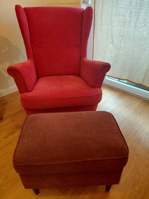 Fotel Strandmon uszak IKEA z podnóżkiem