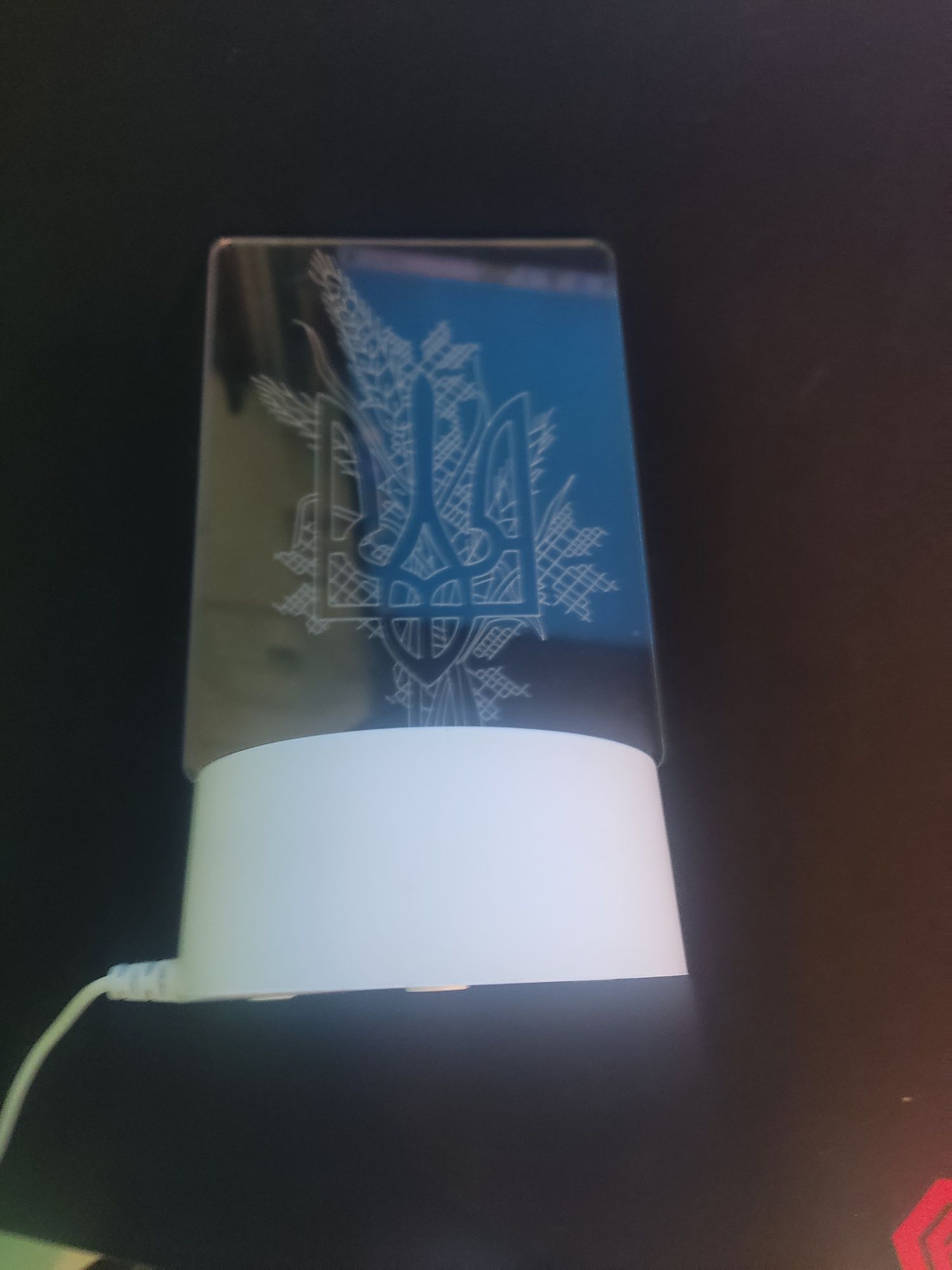 Лампа на подставке с прозрачным стеклом