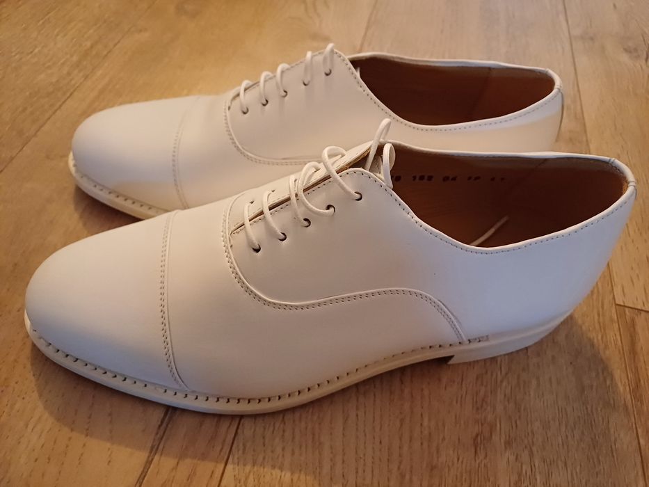 Sapatos NOVOS de couro brancos 41 Nunca usados
