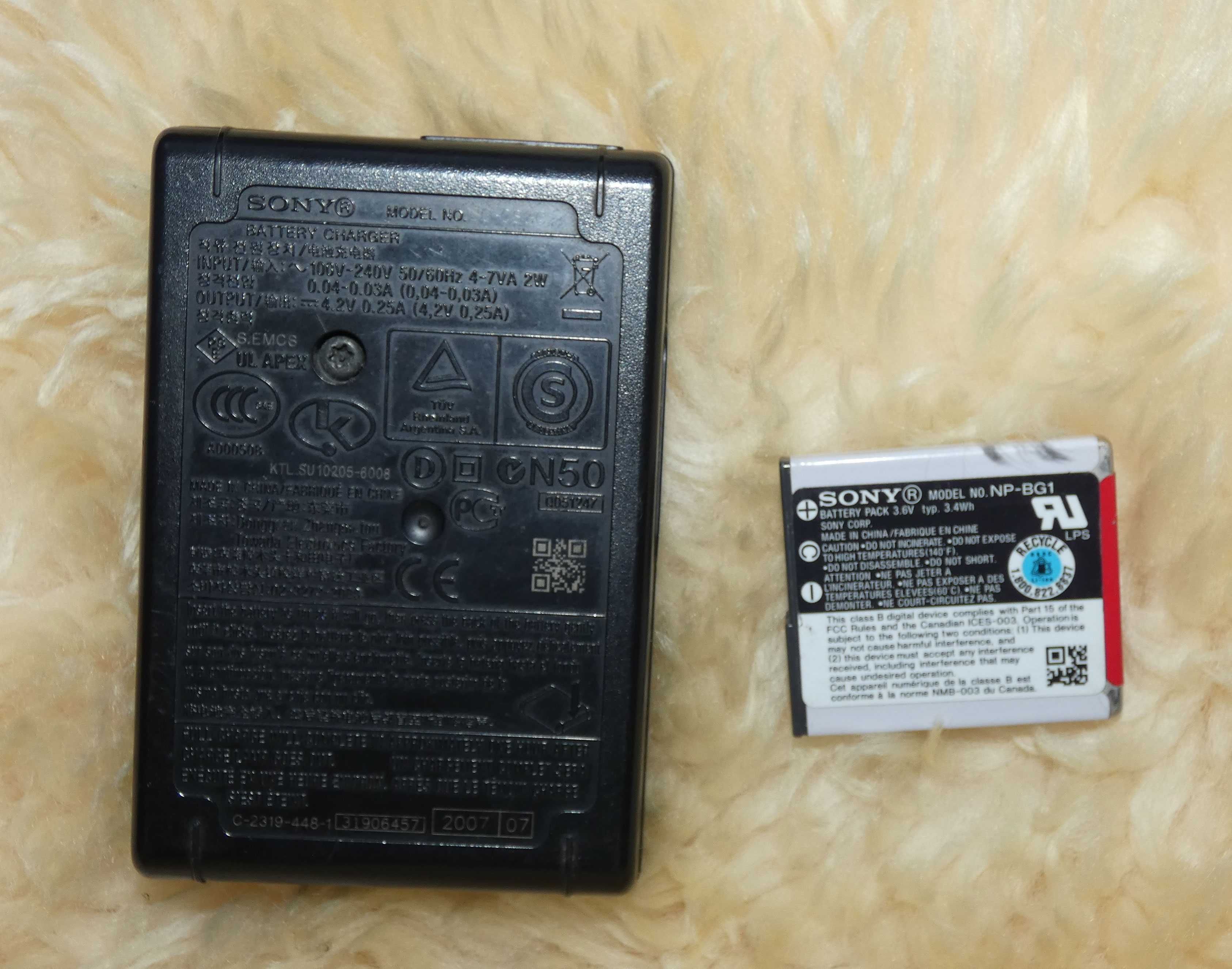 Оригинальная зарядка Sony bc-csgc и батарея Sony NP-BG1