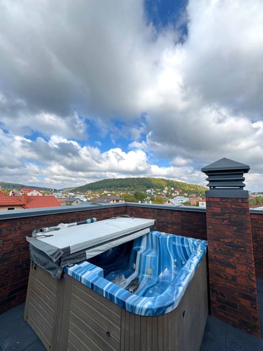 Продаж котеджу з терасою на даху м.Винники