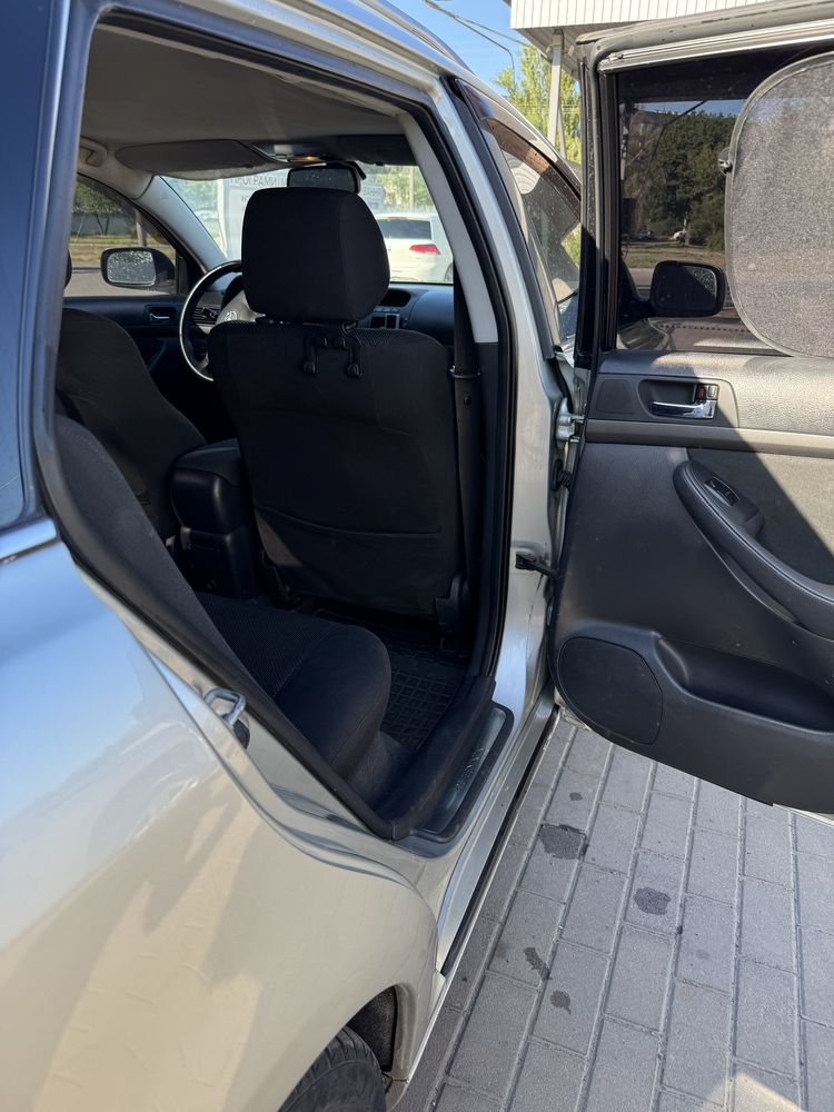 Toyota avensis 2003