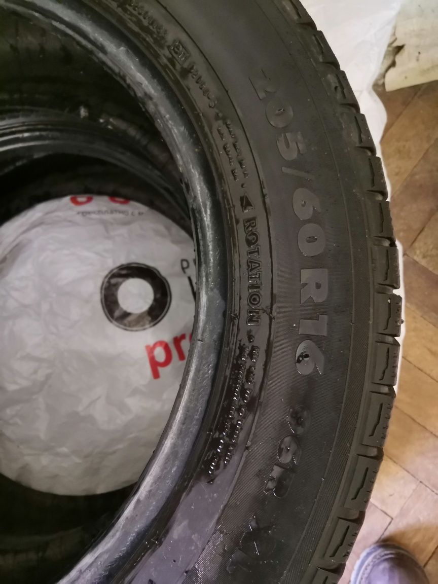 Шини резина зимня Nokian Hakkapeliitta 205/60/16