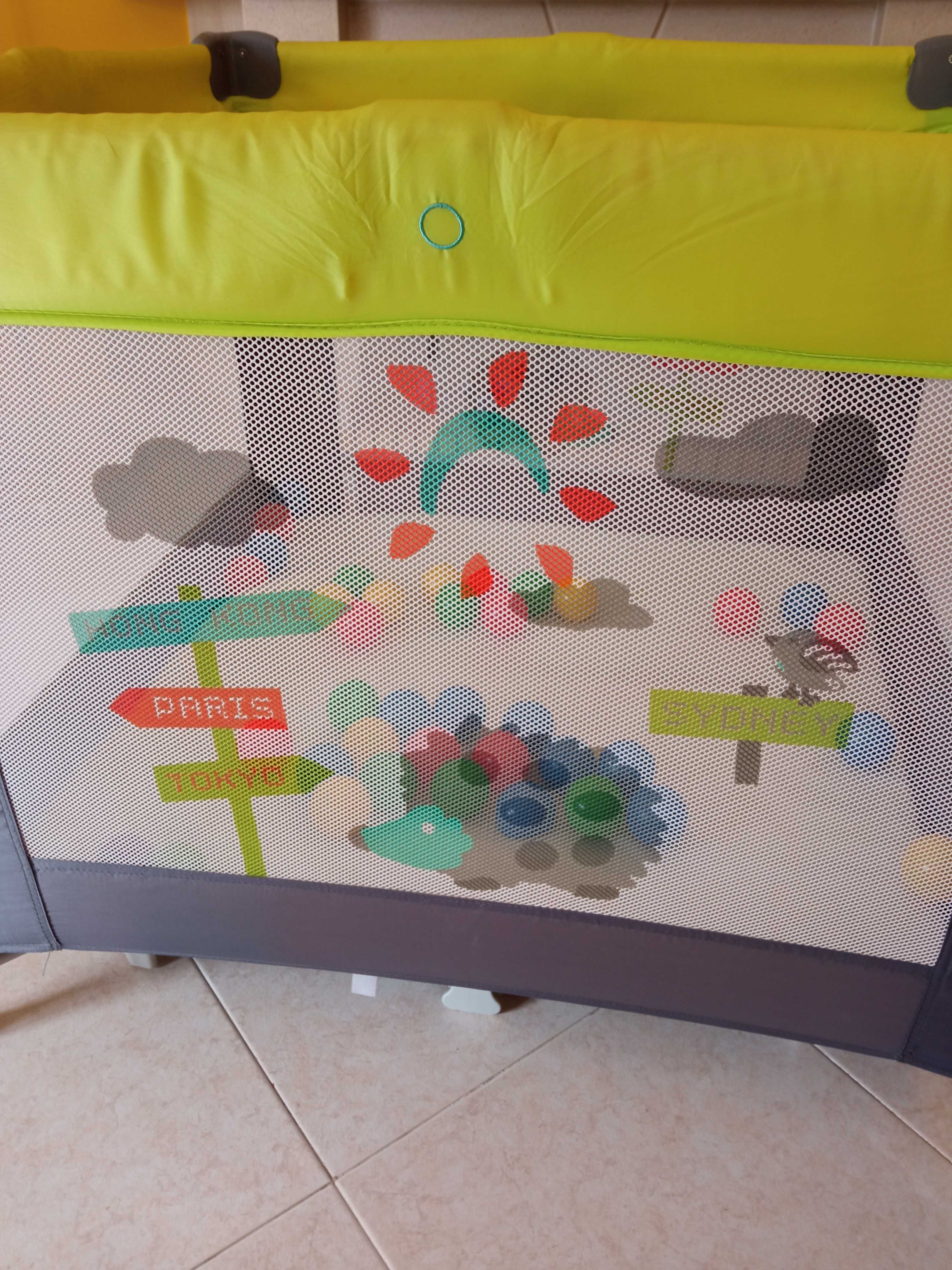 Parque infantil, cama de viagem quadrado