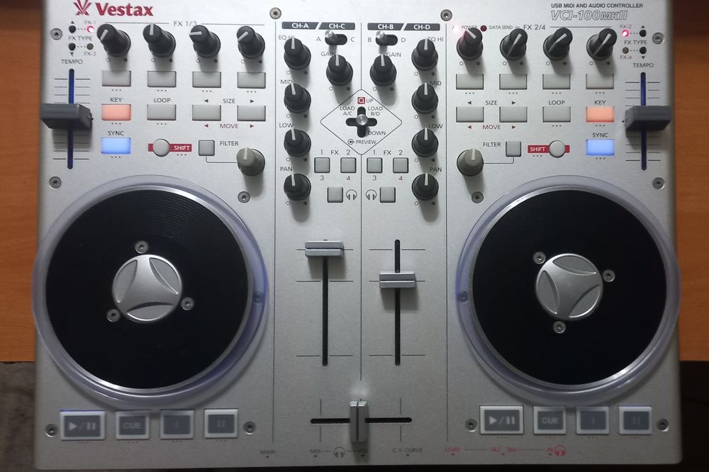 DJ controller Vestax VCI-100 mk2