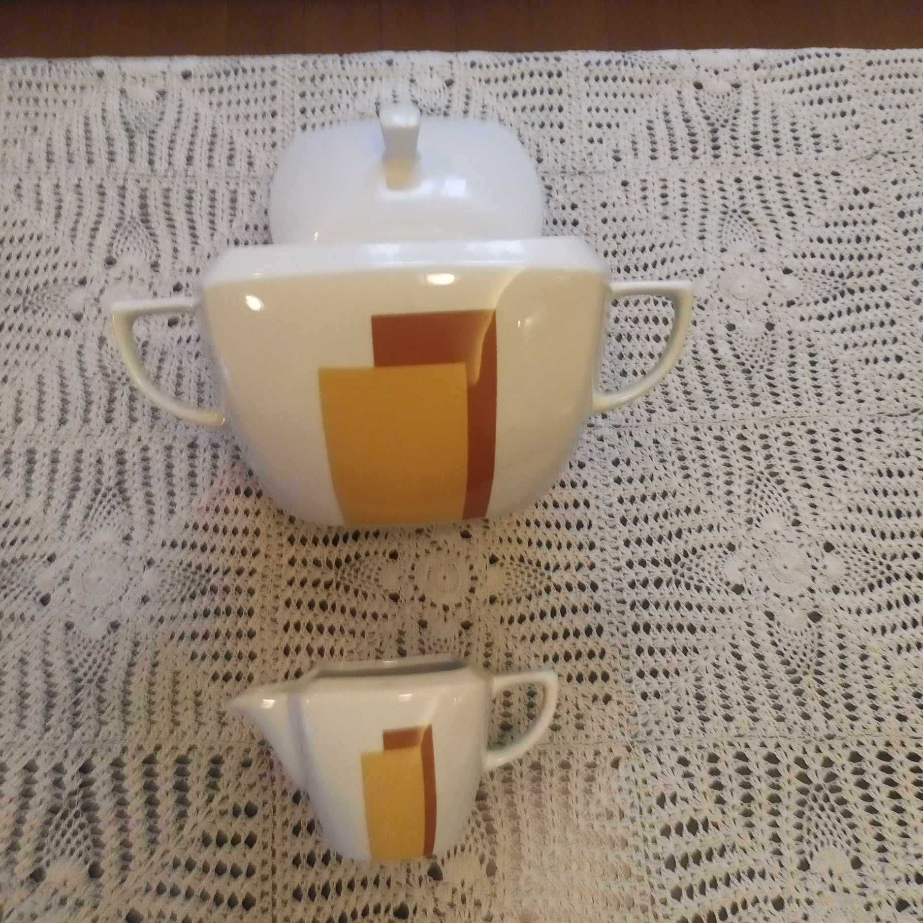 Porcelanowa waza i sosjerka Karolina
