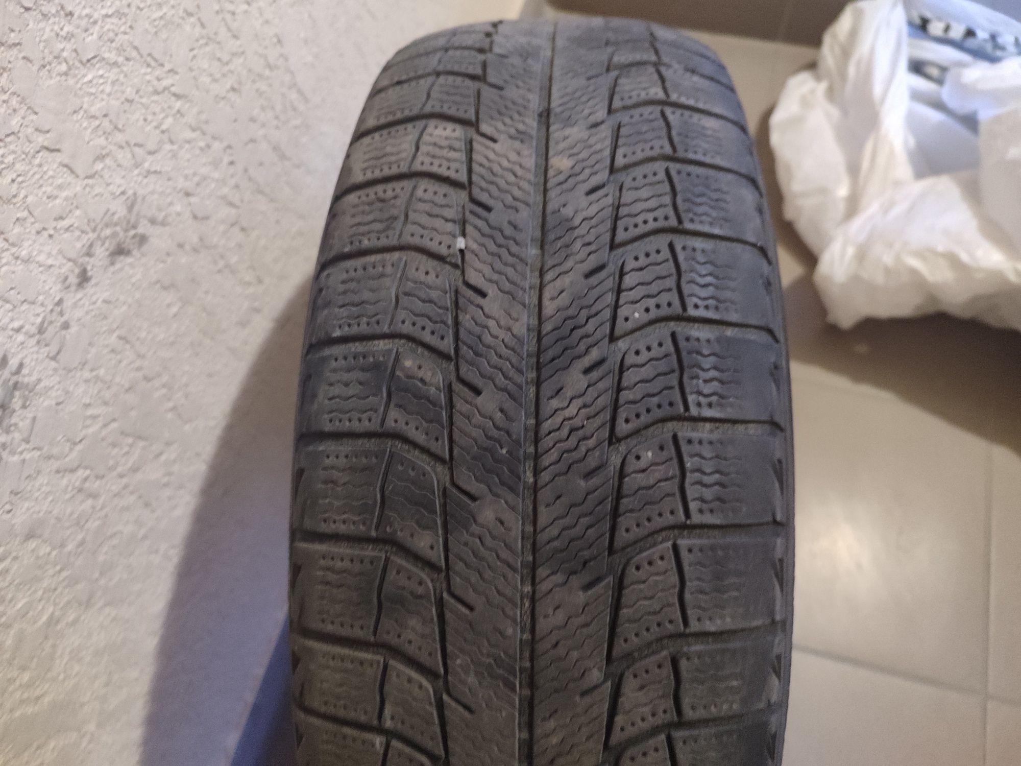 Продам резину Michelin 195/60 r15