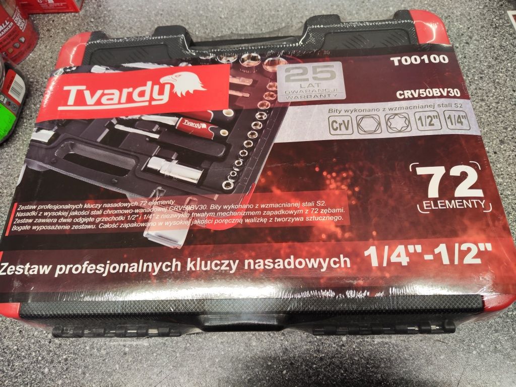 Zestaw profesjonalnych kluczy nasadowych TVARDY 72el NA PREZENT