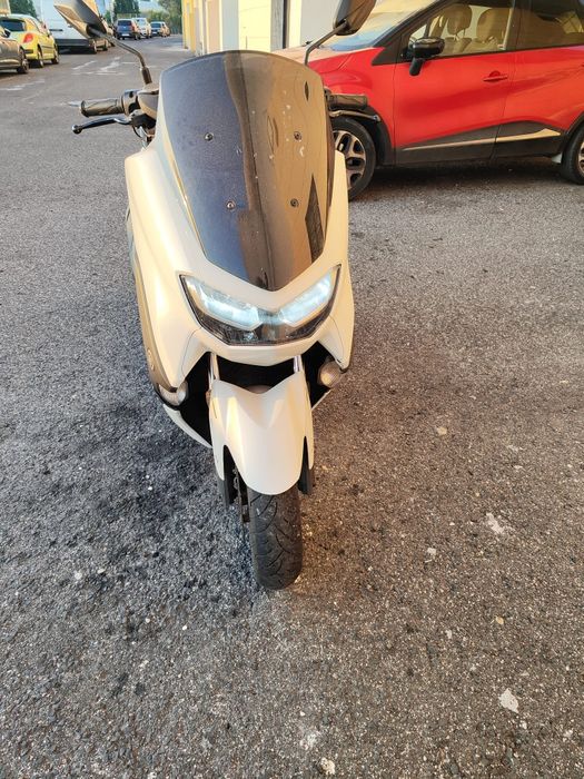 Moto Honda PCX 2023, Yamaha nmax 2024