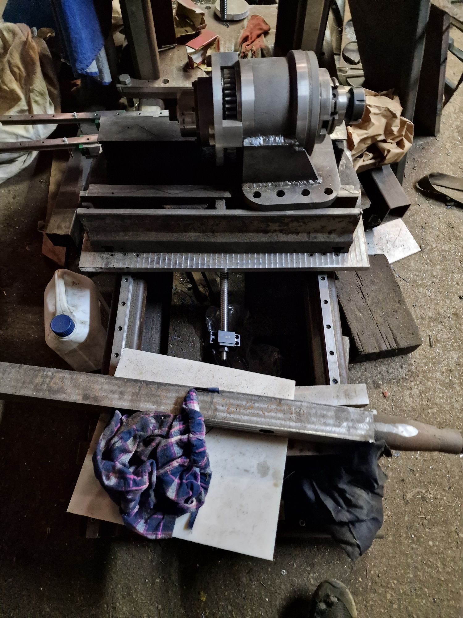 Silniki serwo cnc i projekt frezarki do ukończenia