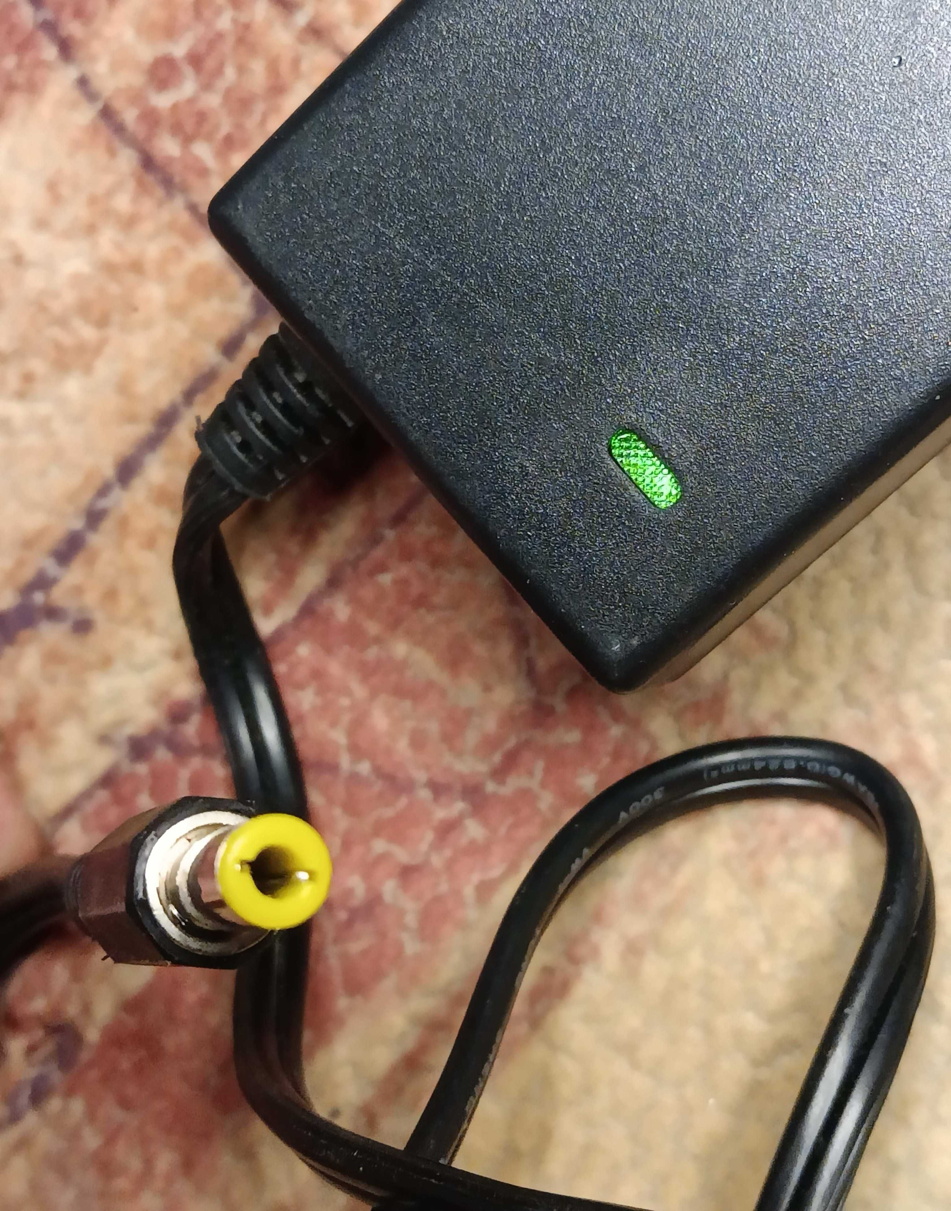 Блок питания для гитарного процессора POD HD 9V 3A LINE 6