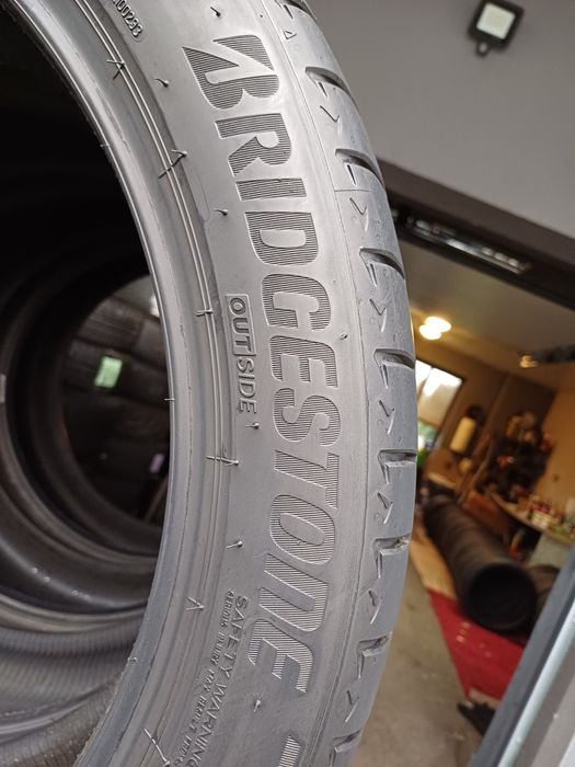 235/45/20 Sprzedam komplet opon Bridgestone MO