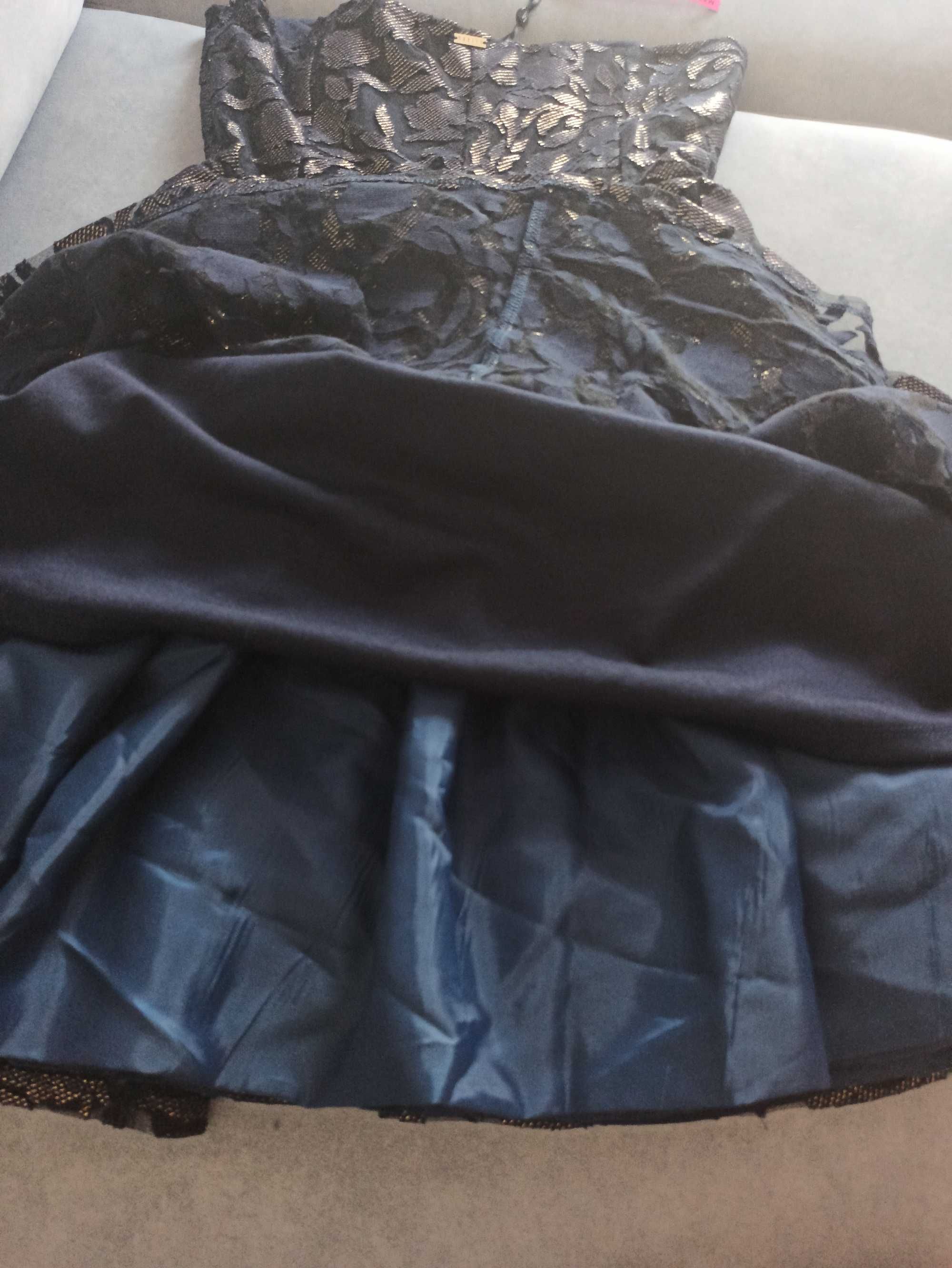 Nowa sukienka na sylwestra, studniówkę, wesele z Mohito XS