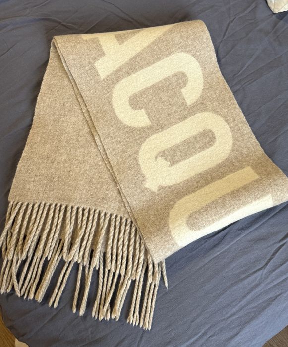 Вовняний шарф від бренду Jacquemus оригінал