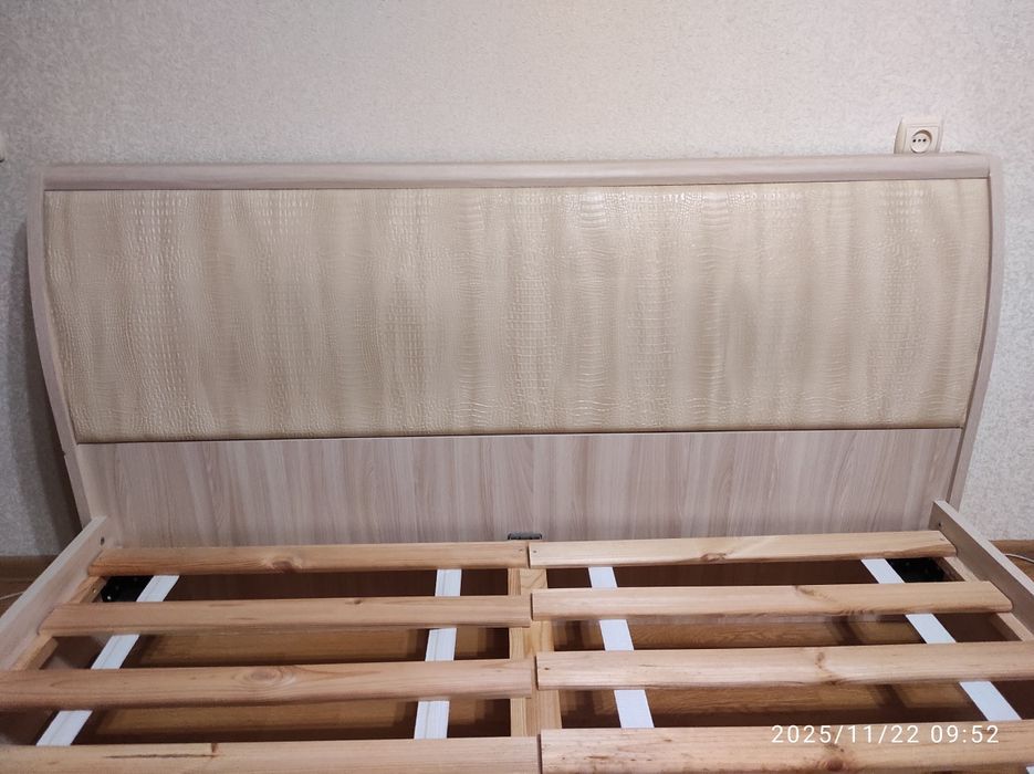 Продам двоспальне ліжко 200/160