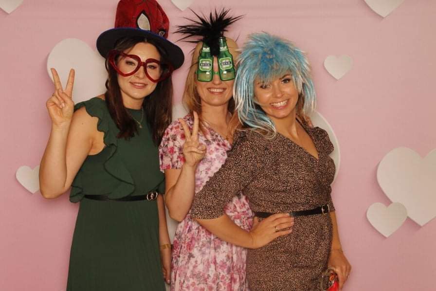 Ciężki dym, fotobudka, fotolustro, napis love i miłość, mega serce