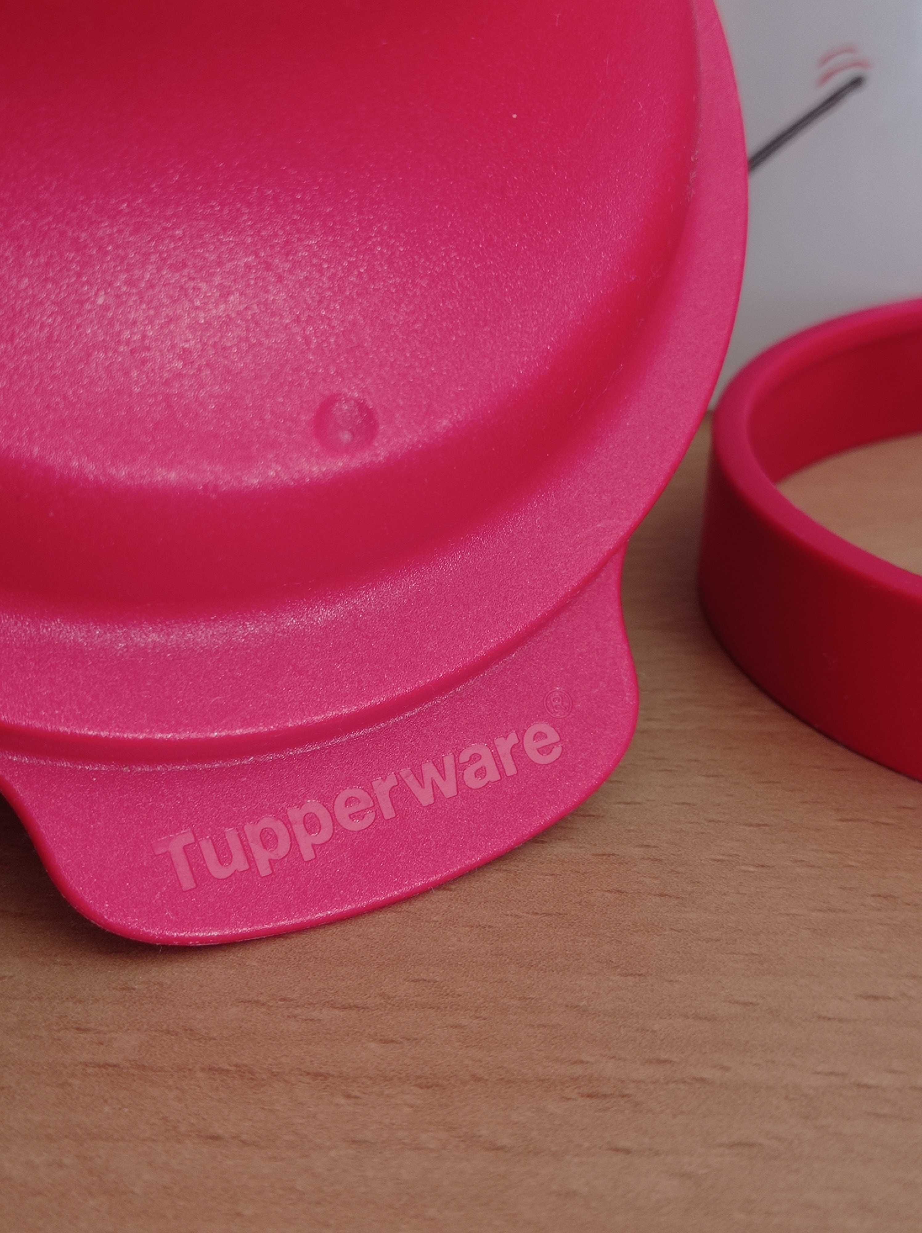 Shaker Tupperware