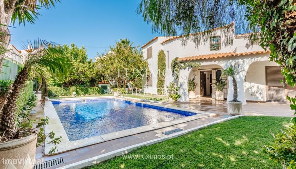 Moradia V4, com piscina, à venda em Albufeira, Algarve