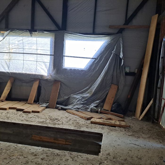 Продам комерційне приміщення на 20 сотках