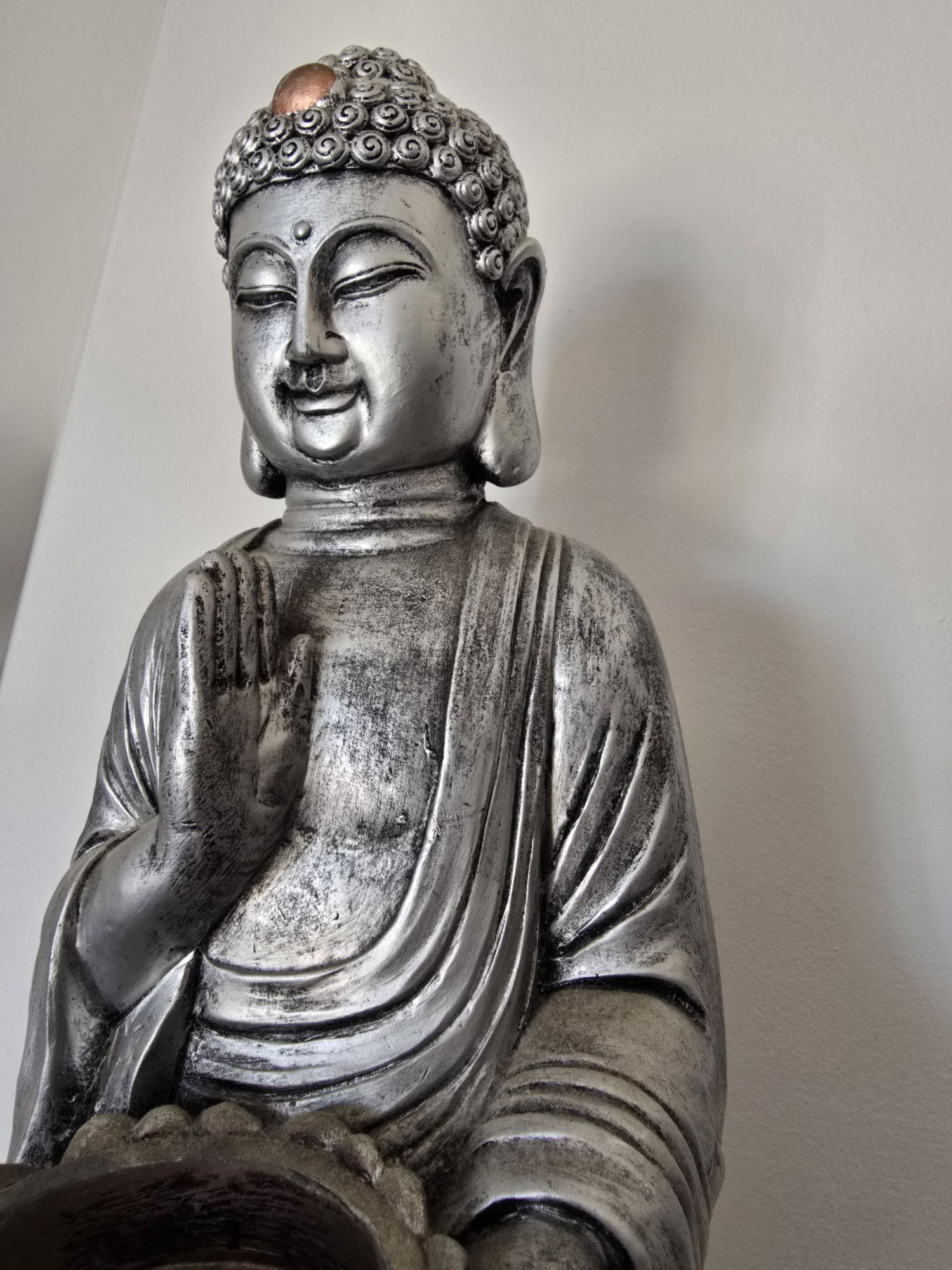 Buda prateado em marfinite