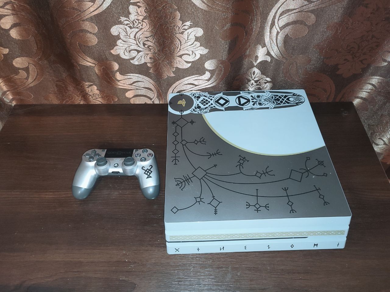 Playstation 4 pro God of war