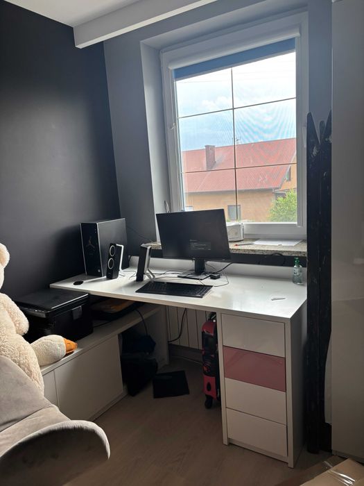 zestaw mebli (łóżko, biurko, szafa, półki oraz szuflady na ciuchy)