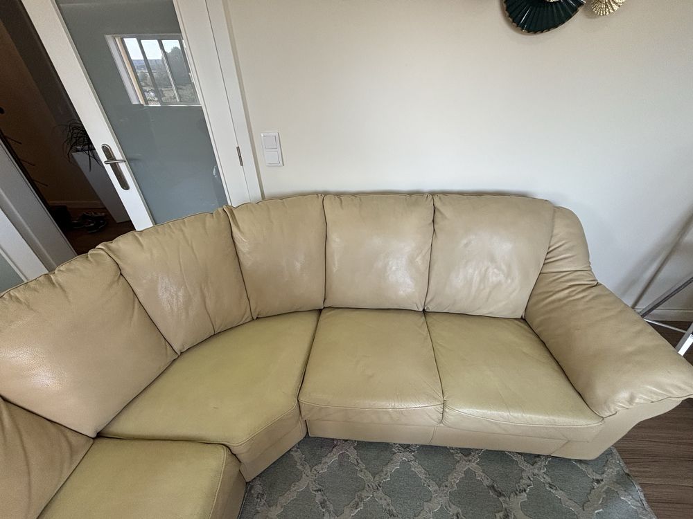 Sofa de pele beje