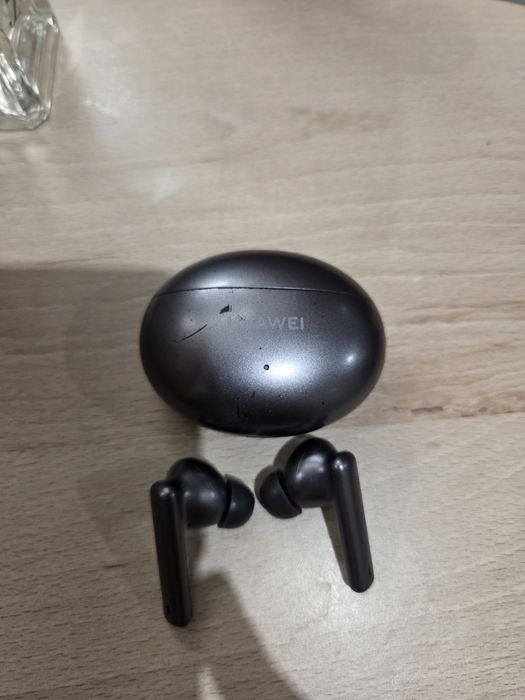Продам наушники Huawei FreeBuds 4i