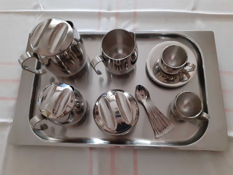 Serviço de café em metal térmico.