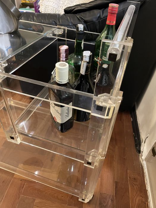 Carrinho de bebidas em acrilico
