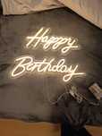 Napis happy birthday neon