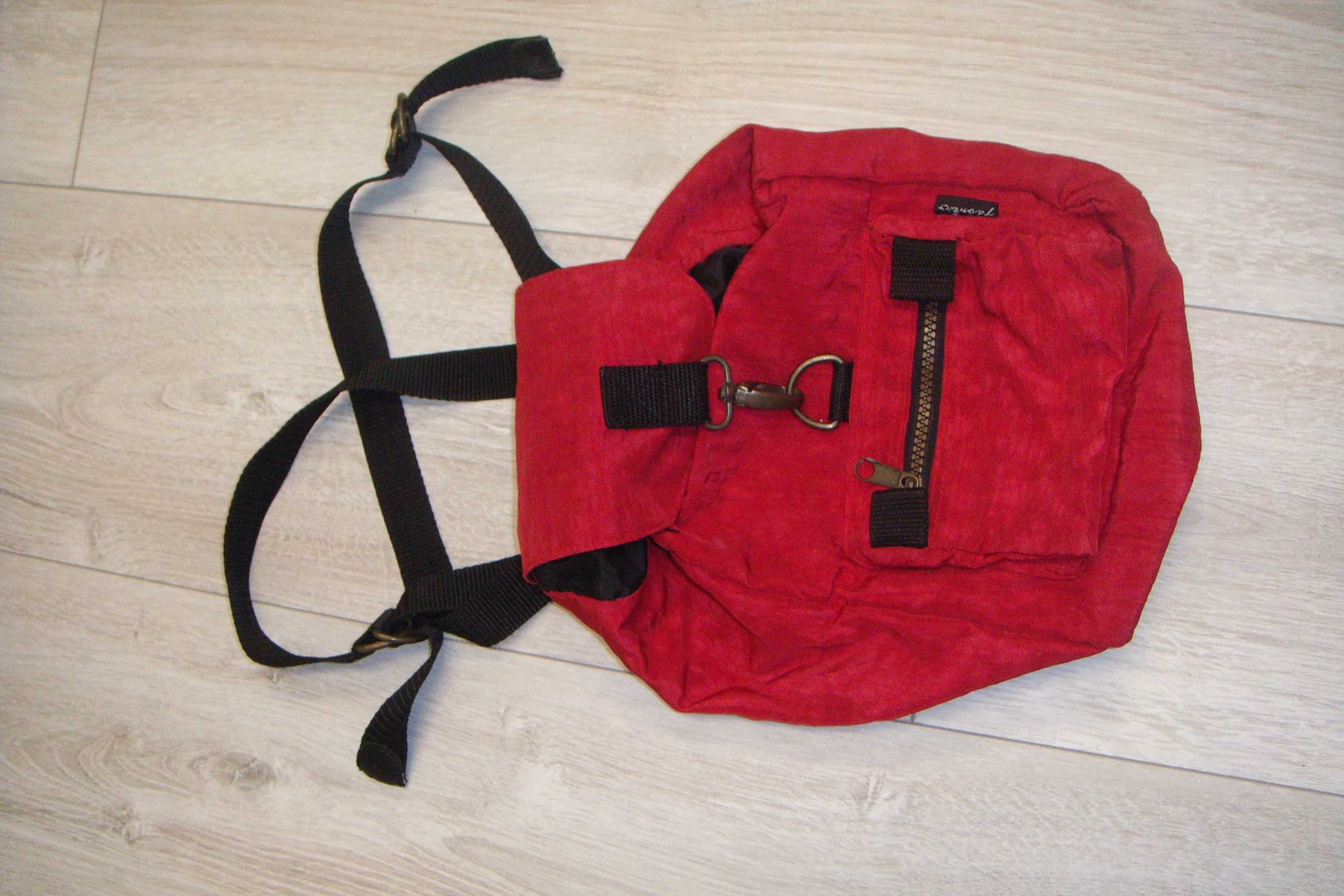 Mały czerwony plecak plecaczek Fabrizio
